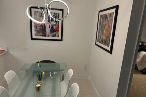 Купить кондоминиум в Майами, Флорида 2 спальни, 97.36м2, № 1802559 - фото 11