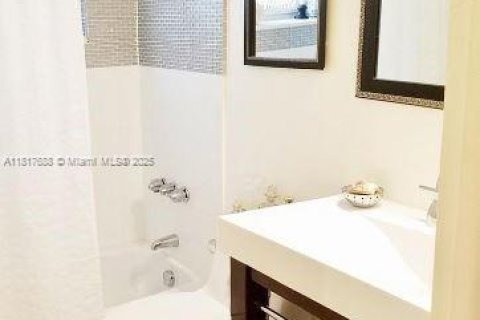 Купить кондоминиум в Майами-Бич, Флорида 35.3м2, № 2057845 - фото 3