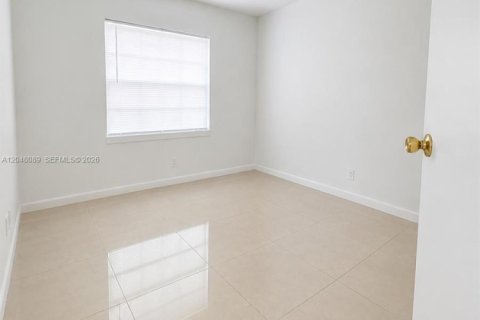 Copropriété à louer à Coral Springs, Floride: 3 chambres, 98.48 m2 № 2192475 - photo 11