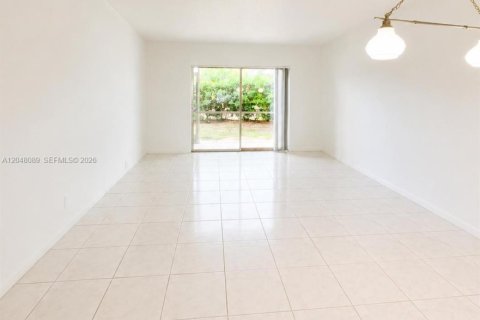 Copropriété à louer à Coral Springs, Floride: 3 chambres, 98.48 m2 № 2192475 - photo 16