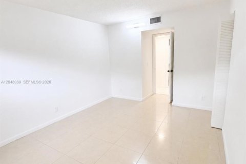 Copropriété à louer à Coral Springs, Floride: 3 chambres, 98.48 m2 № 2192475 - photo 8
