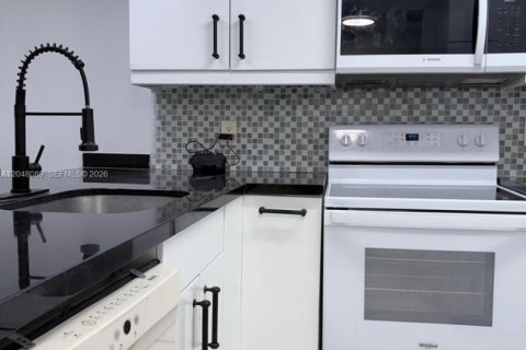 Copropriété à louer à Coral Springs, Floride: 3 chambres, 98.48 m2 № 2192475 - photo 2