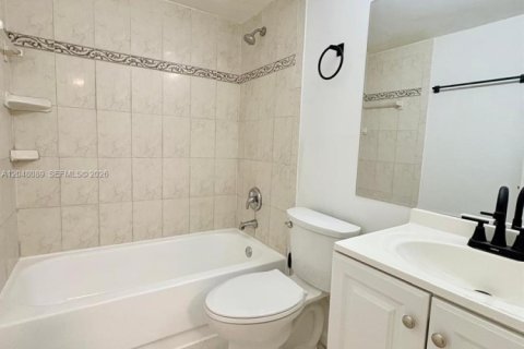 Copropriété à louer à Coral Springs, Floride: 3 chambres, 98.48 m2 № 2192475 - photo 10