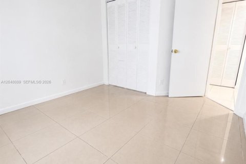 Copropriété à louer à Coral Springs, Floride: 3 chambres, 98.48 m2 № 2192475 - photo 12