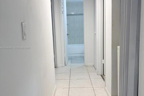 Copropriété à louer à Coral Springs, Floride: 3 chambres, 98.48 m2 № 2192475 - photo 4