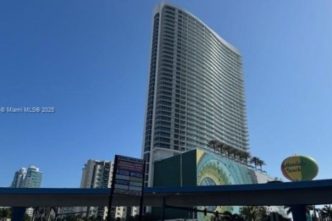 Condominio en venta en Hallandale Beach, Florida, 1 dormitorio, 66.8 m2 № 1977618 - foto 10