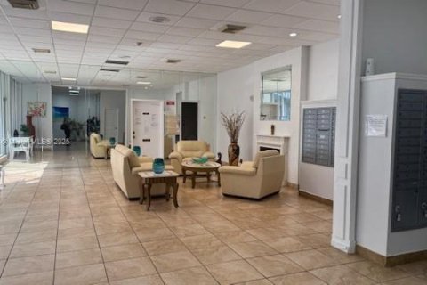 Condominio en venta en Hallandale Beach, Florida, 1 dormitorio, 66.8 m2 № 1977618 - foto 8