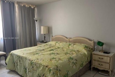 Condominio en venta en Hallandale Beach, Florida, 1 dormitorio, 66.8 m2 № 1977618 - foto 18