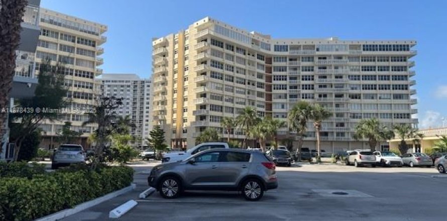 Condominio en Hallandale Beach, Florida, 1 dormitorio № 1977618