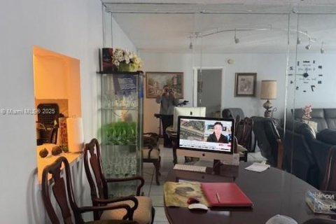 Condominio en venta en Hallandale Beach, Florida, 1 dormitorio, 66.8 m2 № 1977618 - foto 13