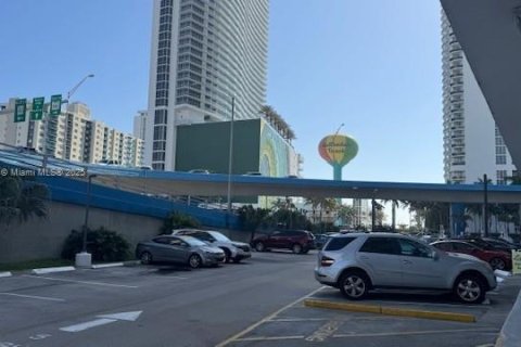 Condominio en venta en Hallandale Beach, Florida, 1 dormitorio, 66.8 m2 № 1977618 - foto 23