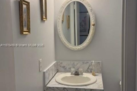 Condominio en venta en Hallandale Beach, Florida, 1 dormitorio, 66.8 m2 № 1977618 - foto 19