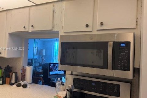 Condominio en venta en Hallandale Beach, Florida, 1 dormitorio, 66.8 m2 № 1977618 - foto 17