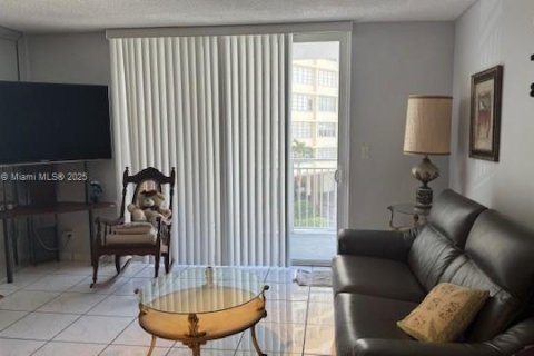 Condominio en venta en Hallandale Beach, Florida, 1 dormitorio, 66.8 m2 № 1977618 - foto 15