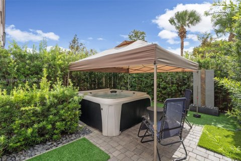 Купить таунхаус в Майами, Флорида 3 спальни, 122.72м2, № 2067749 - фото 27