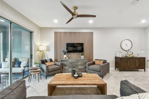 Townhouse in Tampa, Florida 3 bedrooms, 182.46 sq.m. № 2227046 - photo 16