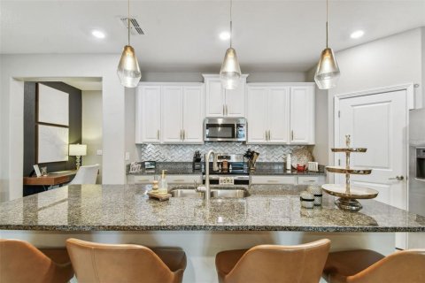 Townhouse in Tampa, Florida 3 bedrooms, 182.46 sq.m. № 2227046 - photo 21
