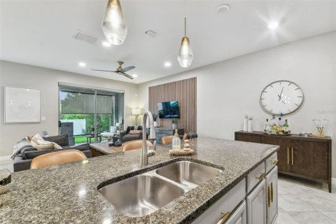 Townhouse in Tampa, Florida 3 bedrooms, 182.46 sq.m. № 2227046 - photo 28