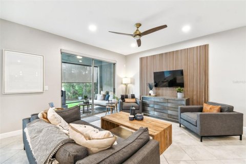 Townhouse in Tampa, Florida 3 bedrooms, 182.46 sq.m. № 2227046 - photo 12