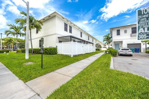 Townhouse in Florida City, Florida 3 bedrooms, 128.76 sq.m. № 1859077 - photo 18