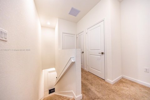 Townhouse in Florida City, Florida 3 bedrooms, 128.76 sq.m. № 1859077 - photo 10