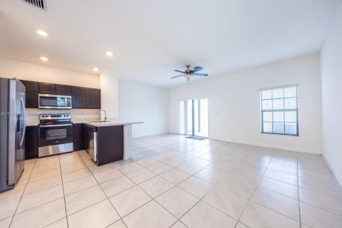 Townhouse in Florida City, Florida 3 bedrooms, 128.76 sq.m. № 1859077 - photo 8