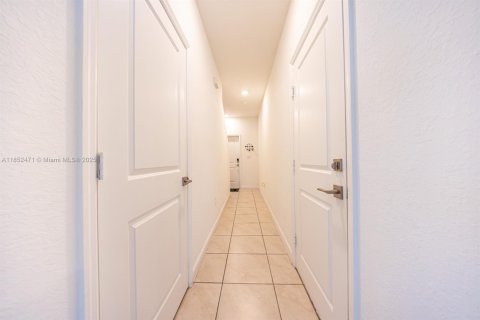 Townhouse in Florida City, Florida 3 bedrooms, 128.76 sq.m. № 1859077 - photo 9