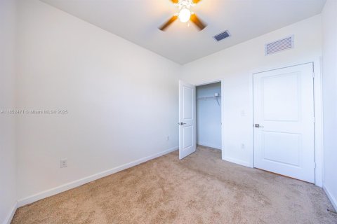 Townhouse in Florida City, Florida 3 bedrooms, 128.76 sq.m. № 1859077 - photo 11