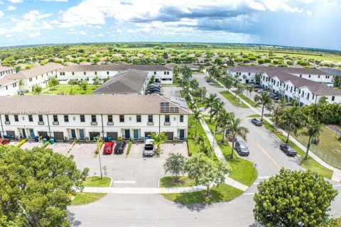 Townhouse in Florida City, Florida 3 bedrooms, 128.76 sq.m. № 1859077 - photo 5