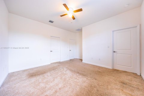 Townhouse in Florida City, Florida 3 bedrooms, 128.76 sq.m. № 1859077 - photo 12