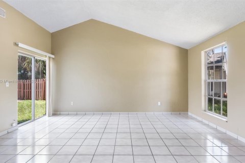 Casa en venta en Miramar, Florida, 2 dormitorios, 92.07 m2 № 1966183 - foto 3