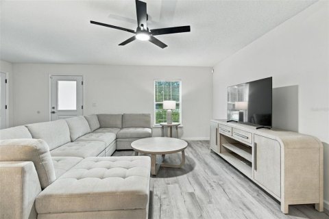 Villa ou maison à vendre à Weeki Wachee, Floride: 3 chambres, 131.55 m2 № 2410423 - photo 8