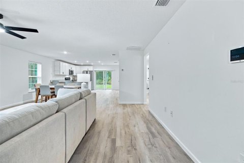 Villa ou maison à vendre à Weeki Wachee, Floride: 3 chambres, 131.55 m2 № 2410423 - photo 6