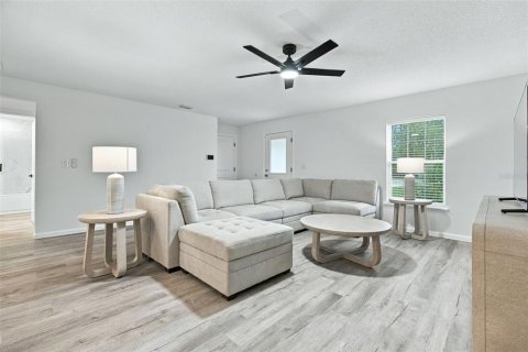 Villa ou maison à vendre à Weeki Wachee, Floride: 3 chambres, 131.55 m2 № 2410423 - photo 9