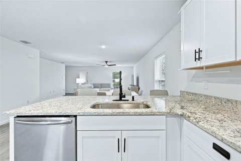 Villa ou maison à vendre à Weeki Wachee, Floride: 3 chambres, 131.55 m2 № 2410423 - photo 12