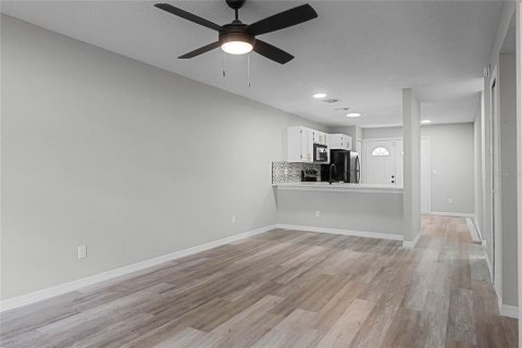 Touwnhouse à louer à Orlando, Floride: 3 chambres, 127.93 m2 № 2389005 - photo 3