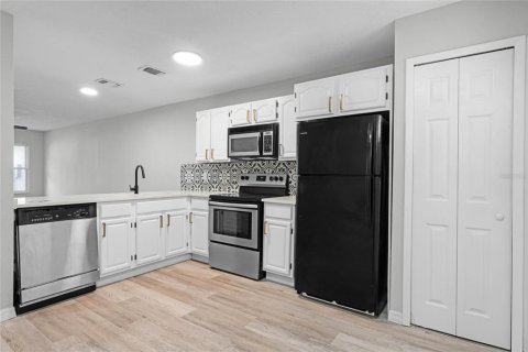 Touwnhouse à louer à Orlando, Floride: 3 chambres, 127.93 m2 № 2389005 - photo 6