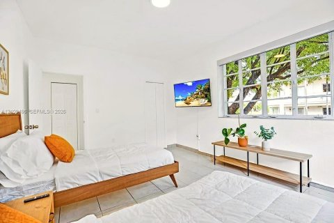 Villa ou maison à louer à Miami Beach, Floride: 2 chambres, 85.47 m2 № 2428535 - photo 16
