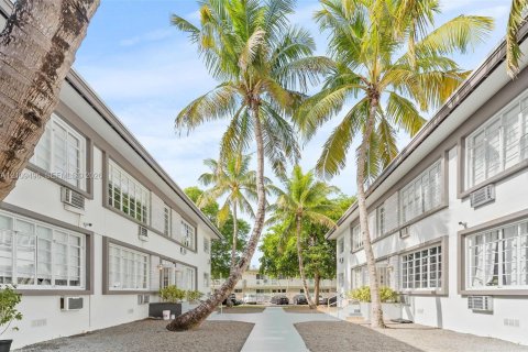 Villa ou maison à louer à Miami Beach, Floride: 2 chambres, 85.47 m2 № 2428535 - photo 12
