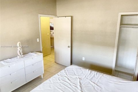 Villa ou maison à louer à Miami Beach, Floride: 2 chambres, 85.47 m2 № 2428535 - photo 7