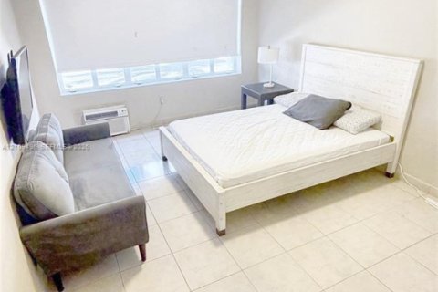 Villa ou maison à louer à Miami Beach, Floride: 2 chambres, 85.47 m2 № 2428535 - photo 8