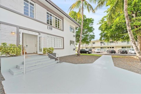 Villa ou maison à louer à Miami Beach, Floride: 2 chambres, 85.47 m2 № 2428535 - photo 13