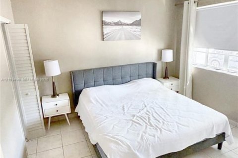Villa ou maison à louer à Miami Beach, Floride: 2 chambres, 85.47 m2 № 2428535 - photo 6