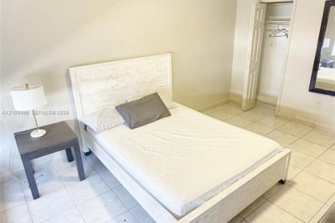 Villa ou maison à louer à Miami Beach, Floride: 2 chambres, 85.47 m2 № 2428535 - photo 9