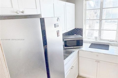 Villa ou maison à louer à Miami Beach, Floride: 2 chambres, 85.47 m2 № 2428535 - photo 5