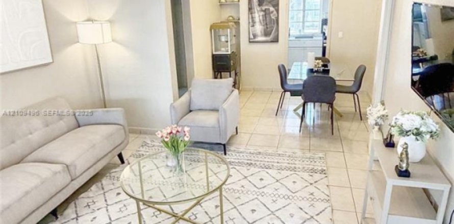 Villa ou maison à Miami Beach, Floride 2 chambres, 85.47 m2 № 2428535