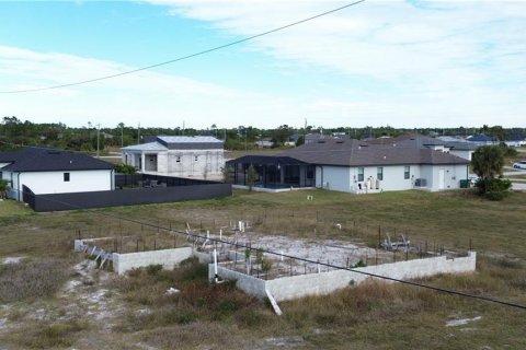 Commercial property in Cape Coral, Florida № 2252384 - photo 4