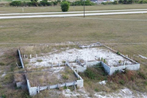 Commercial property in Cape Coral, Florida № 2252384