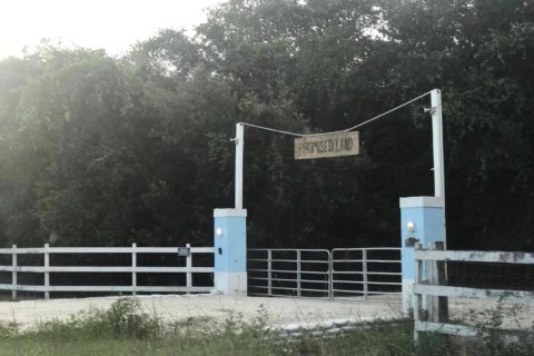 Commercial property in Okeechobee, Florida № 2384577