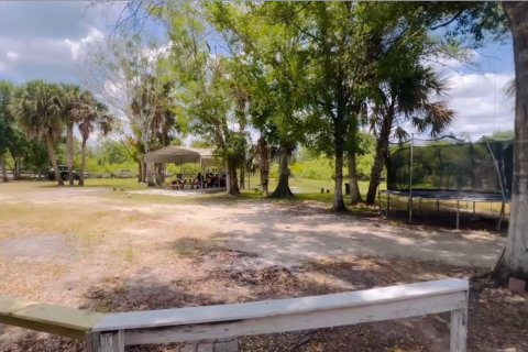 Commercial property in Okeechobee, Florida № 2384577 - photo 20